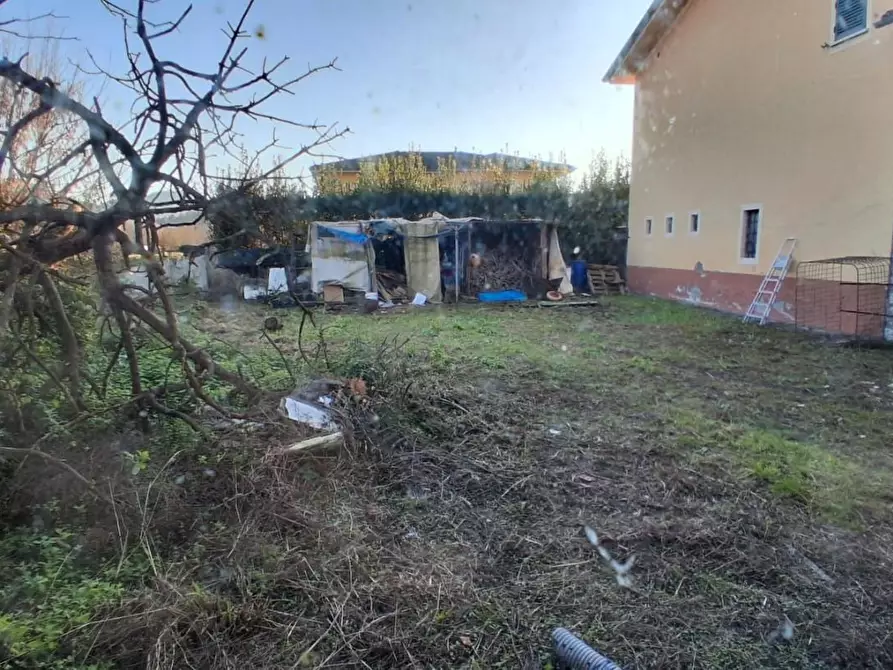 Immagine 10 di Magazzino in vendita  a Lucca