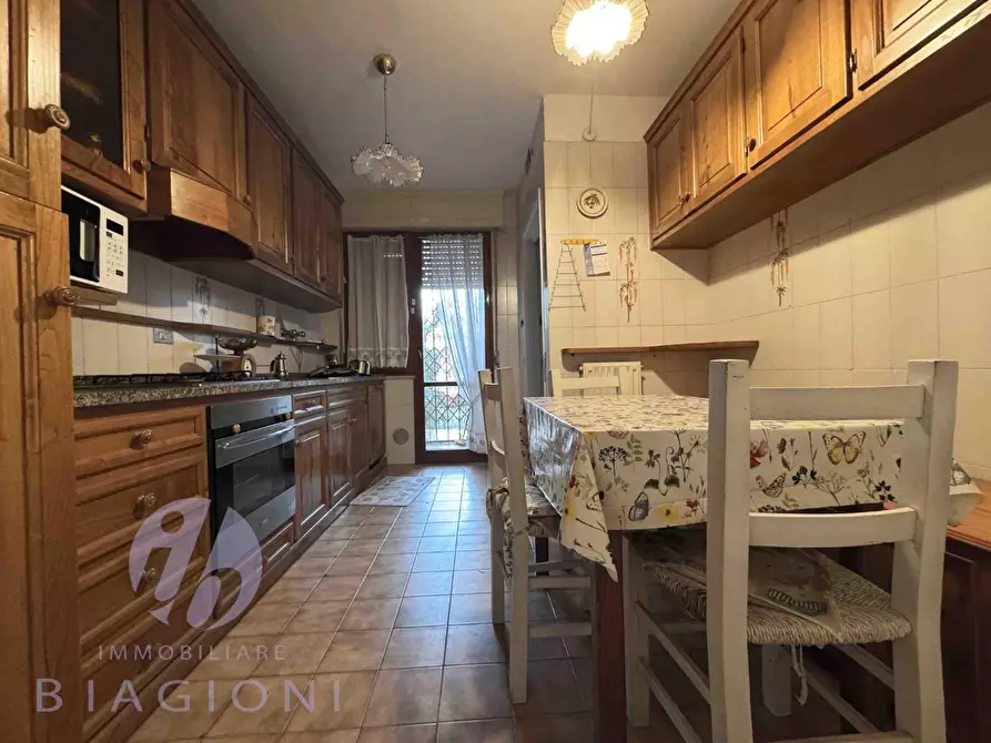 Immagine 5 di Casa trifamiliare in vendita  a Pietrasanta