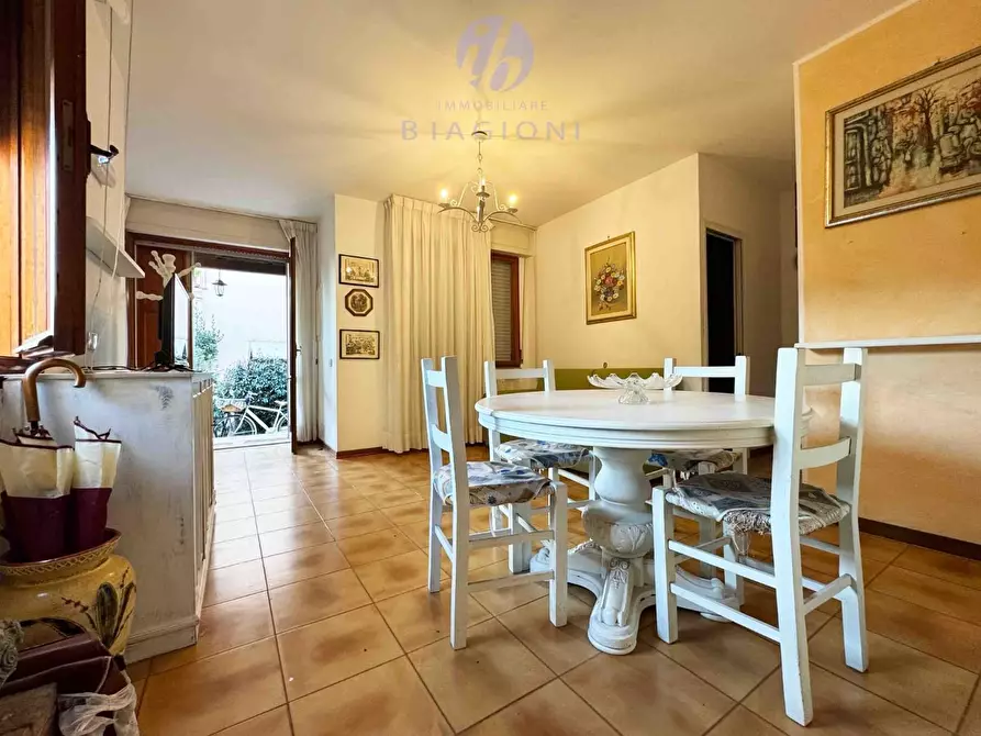 Immagine 3 di Casa trifamiliare in vendita  a Pietrasanta