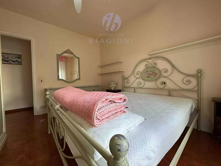 Immagine 19 di Casa trifamiliare in vendita  a Pietrasanta