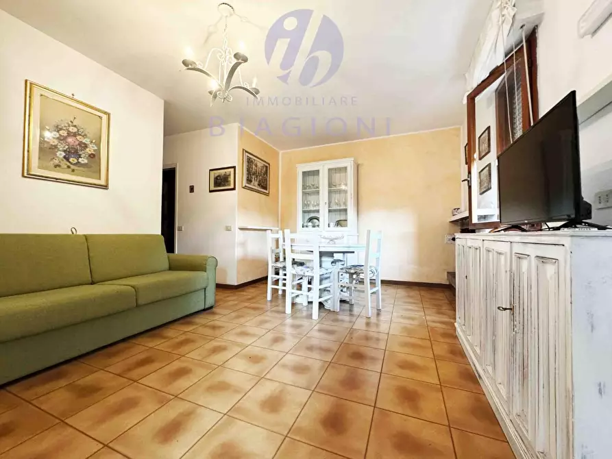 Immagine 2 di Casa trifamiliare in vendita  a Pietrasanta