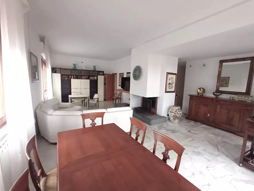 Immagine 6 di Appartamento in vendita  a Viareggio