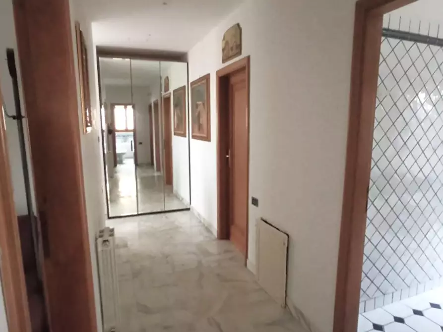 Immagine 11 di Appartamento in vendita  a Viareggio