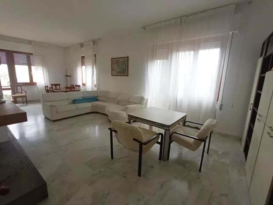 Immagine 3 di Appartamento in vendita  a Viareggio