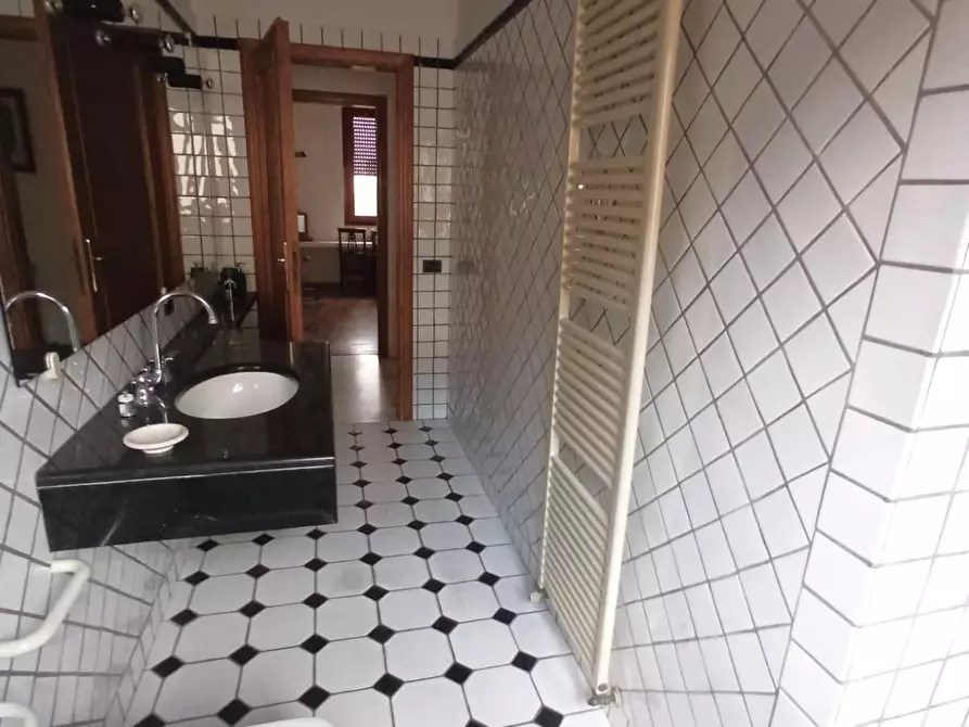 Immagine 19 di Appartamento in vendita  a Viareggio