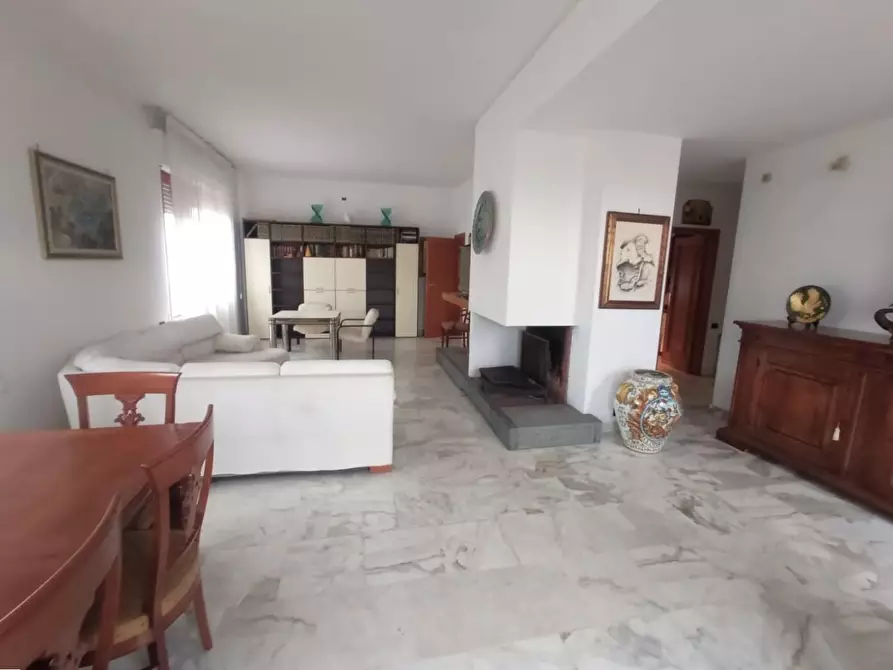 Immagine 2 di Appartamento in vendita  a Viareggio