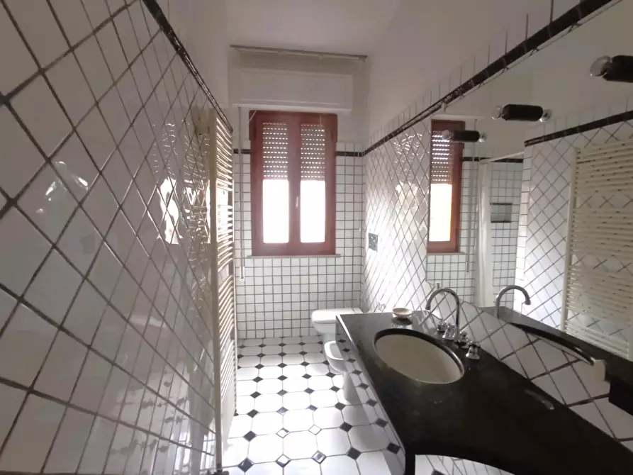 Immagine 20 di Appartamento in vendita  a Viareggio