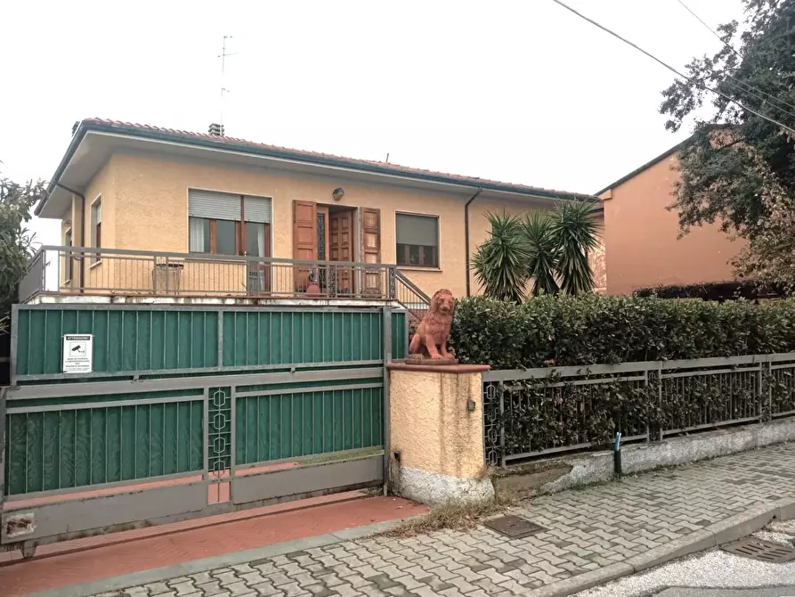 Immagine 35 di Appartamento in vendita  a Viareggio