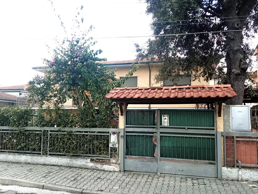 Immagine 34 di Appartamento in vendita  a Viareggio