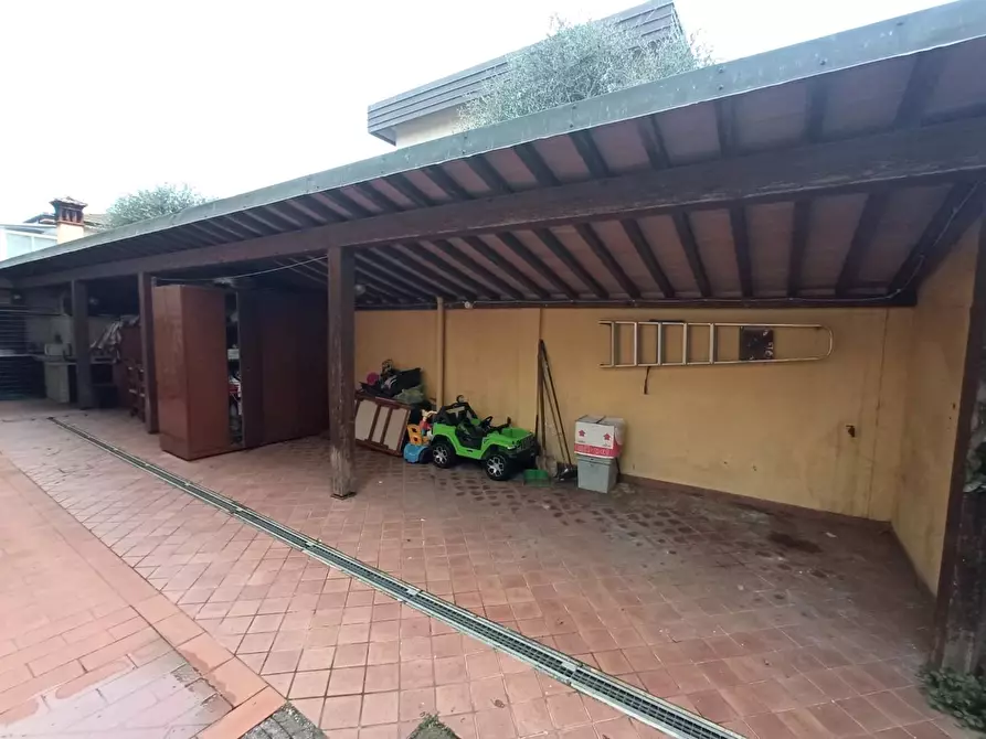 Immagine 29 di Appartamento in vendita  a Viareggio