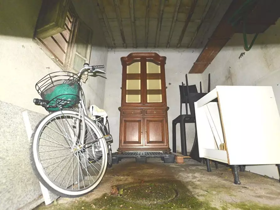 Immagine 5 di Deposito in vendita  a Capannori