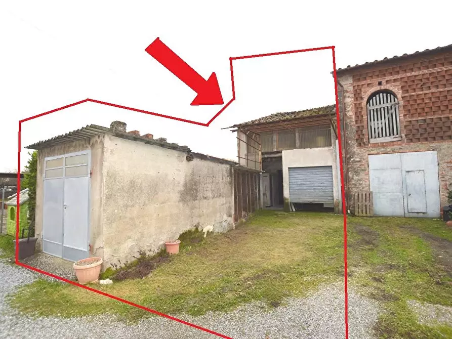 Immagine 8 di Deposito in vendita  a Capannori