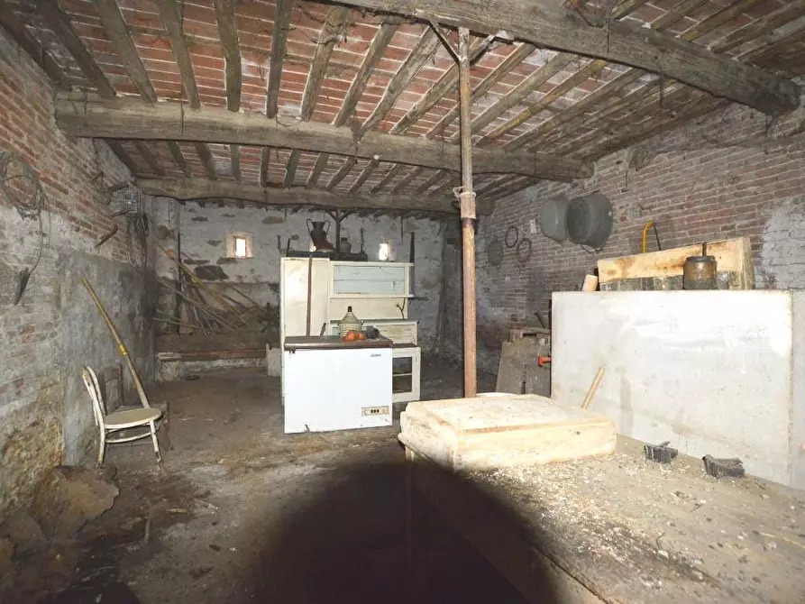 Immagine 3 di Deposito in vendita  a Capannori