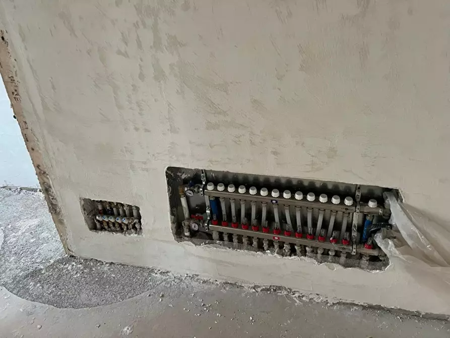 Immagine 9 di Villa in vendita  a Cascina