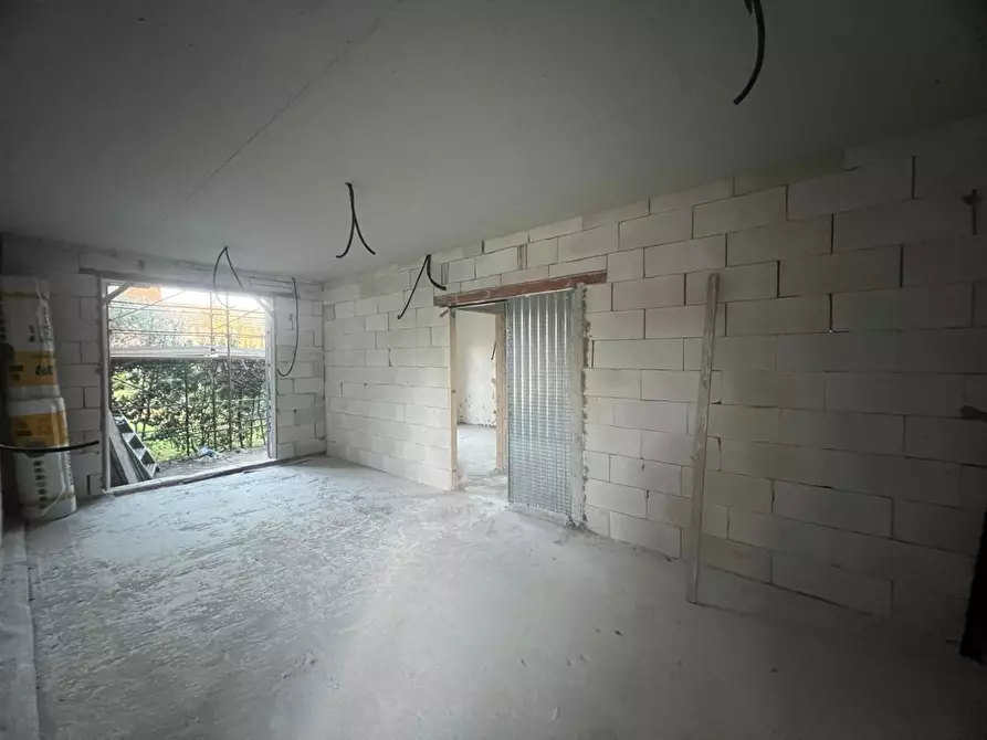 Immagine 3 di Villa in vendita  a Cascina