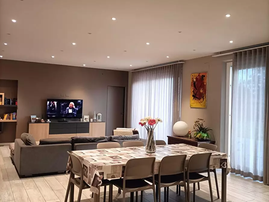 Immagine 8 di Villa in vendita  a Capannori