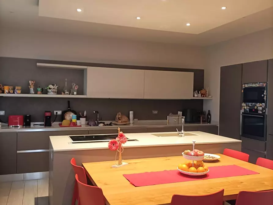 Immagine 10 di Villa in vendita  a Capannori