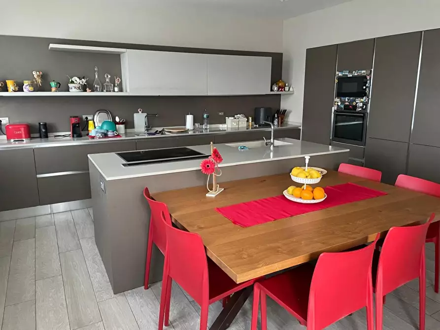 Immagine 3 di Villa in vendita  a Capannori