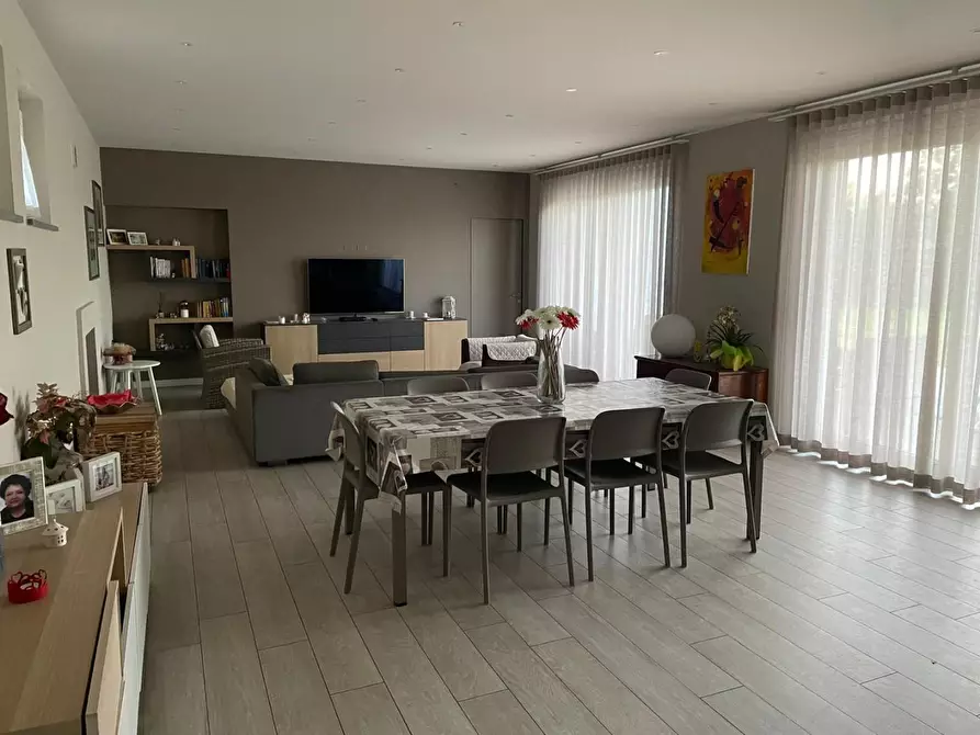 Immagine 4 di Villa in vendita  a Capannori