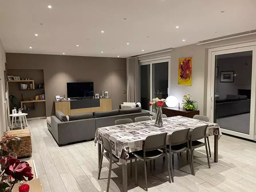 Immagine 12 di Villa in vendita  a Capannori