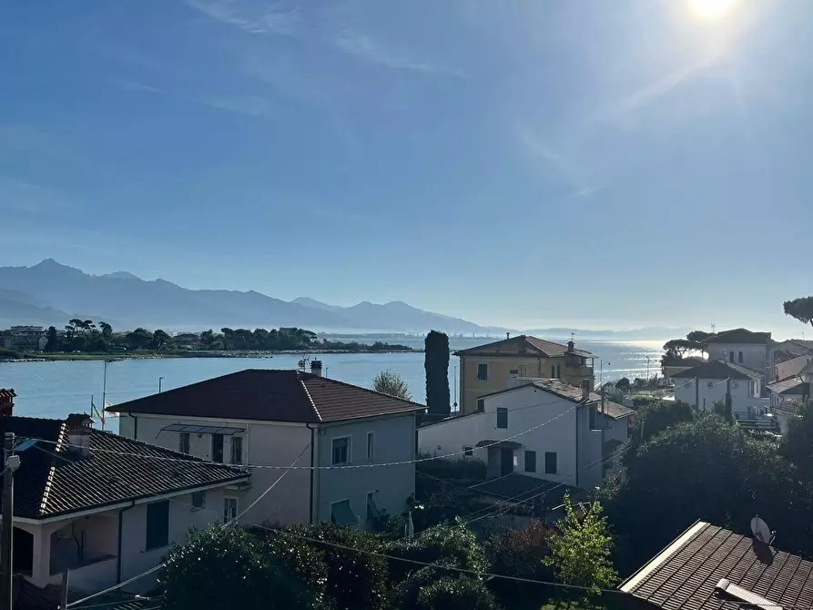 Immagine 12 di Appartamento in vendita  a Ameglia