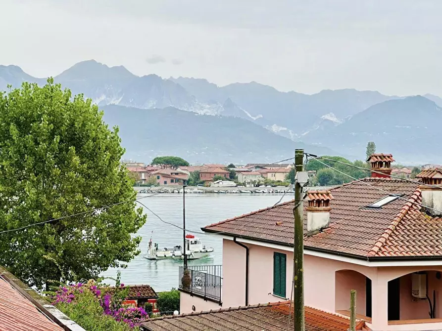 Immagine 18 di Appartamento in vendita  a Ameglia