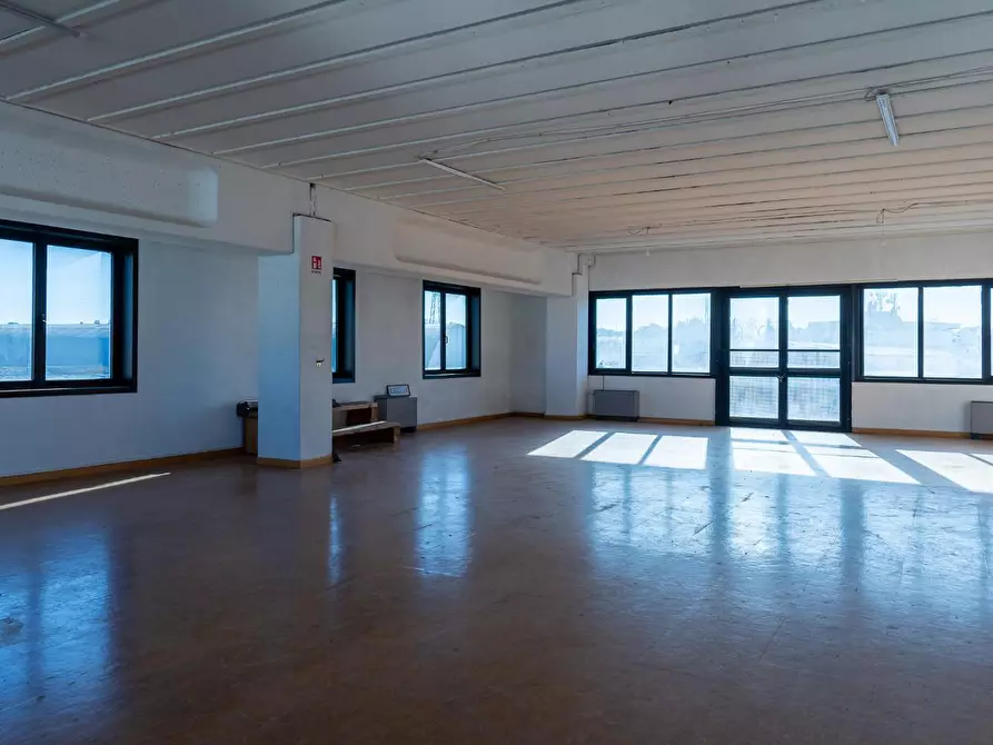 Immagine 15 di Attività artigianale in affitto  a Empoli