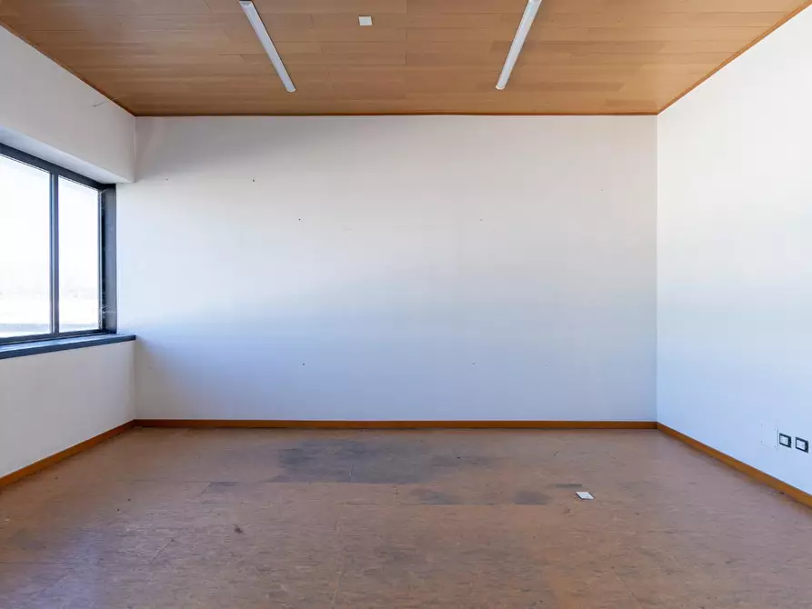 Immagine 8 di Attività artigianale in affitto  a Empoli