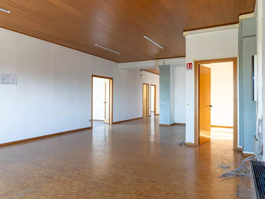 Immagine 2 di Attività artigianale in affitto  a Empoli