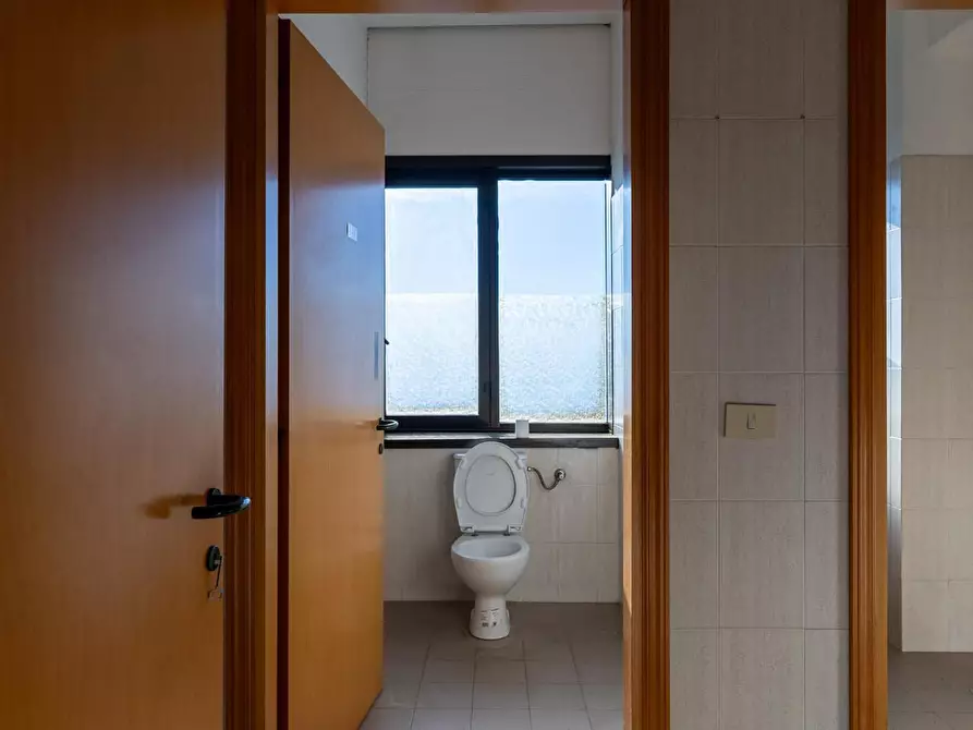 Immagine 11 di Attività artigianale in affitto  a Empoli