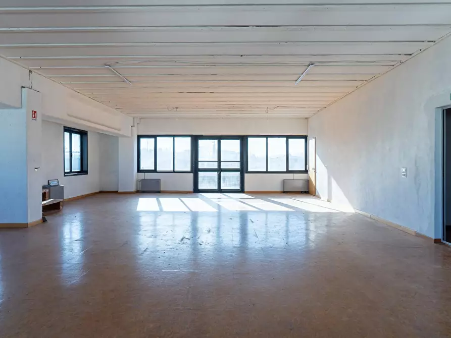 Immagine 14 di Attività artigianale in affitto  a Empoli