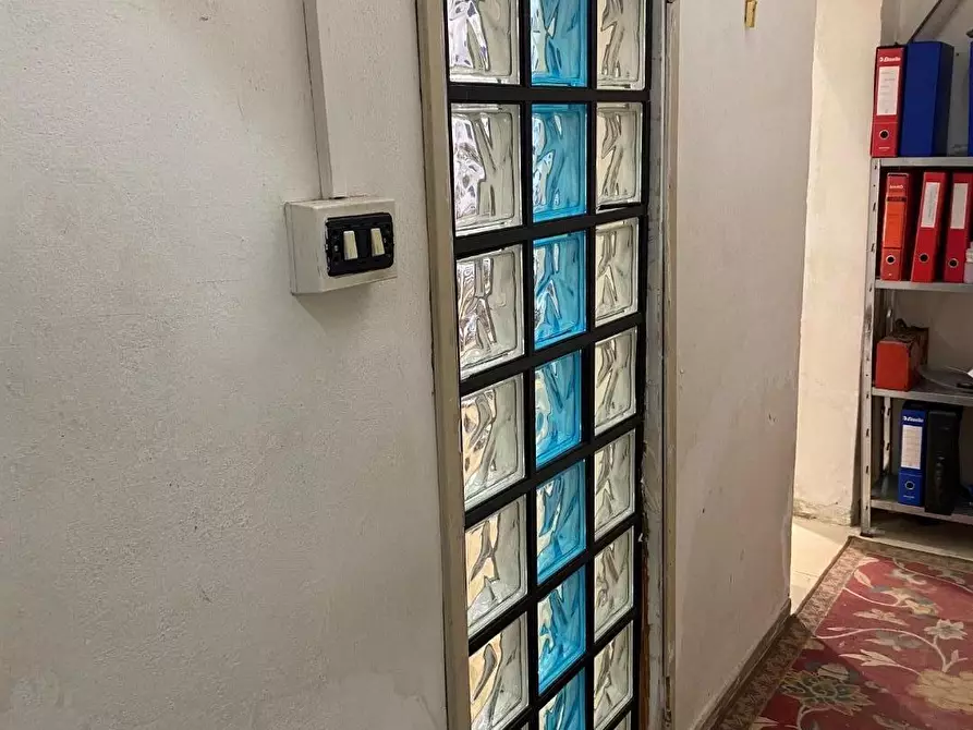 Immagine 5 di Negozio in vendita  a Viareggio