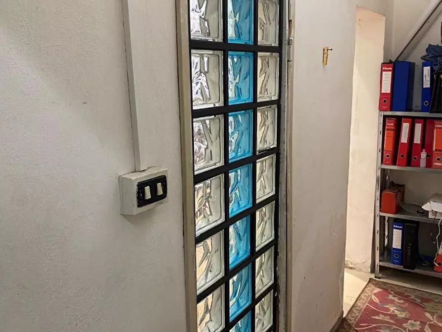 Immagine 6 di Negozio in vendita  a Viareggio