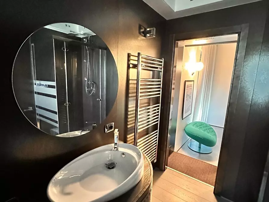 Immagine 6 di Appartamento in vendita  a Viareggio