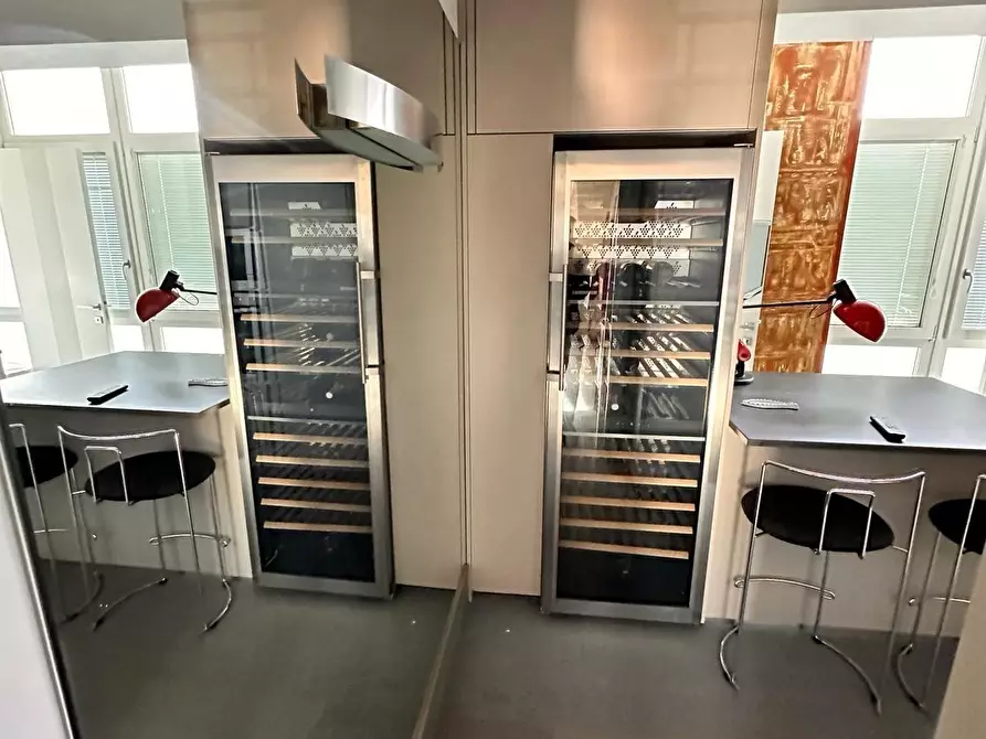 Immagine 11 di Appartamento in vendita  a Viareggio