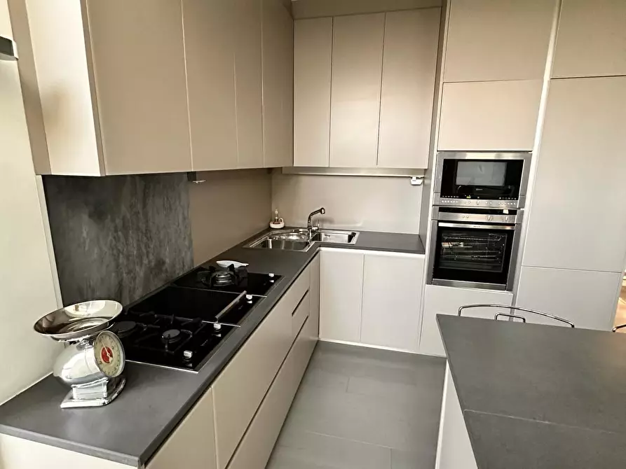 Immagine 13 di Appartamento in vendita  a Viareggio