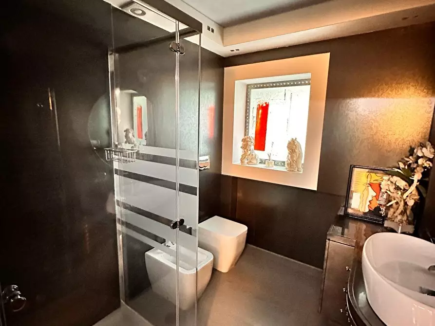 Immagine 8 di Appartamento in vendita  a Viareggio