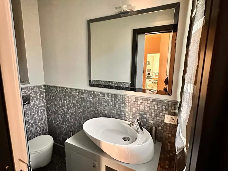 Immagine 16 di Appartamento in vendita  a Viareggio