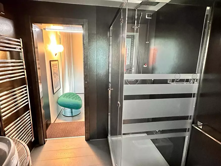 Immagine 9 di Appartamento in vendita  a Viareggio