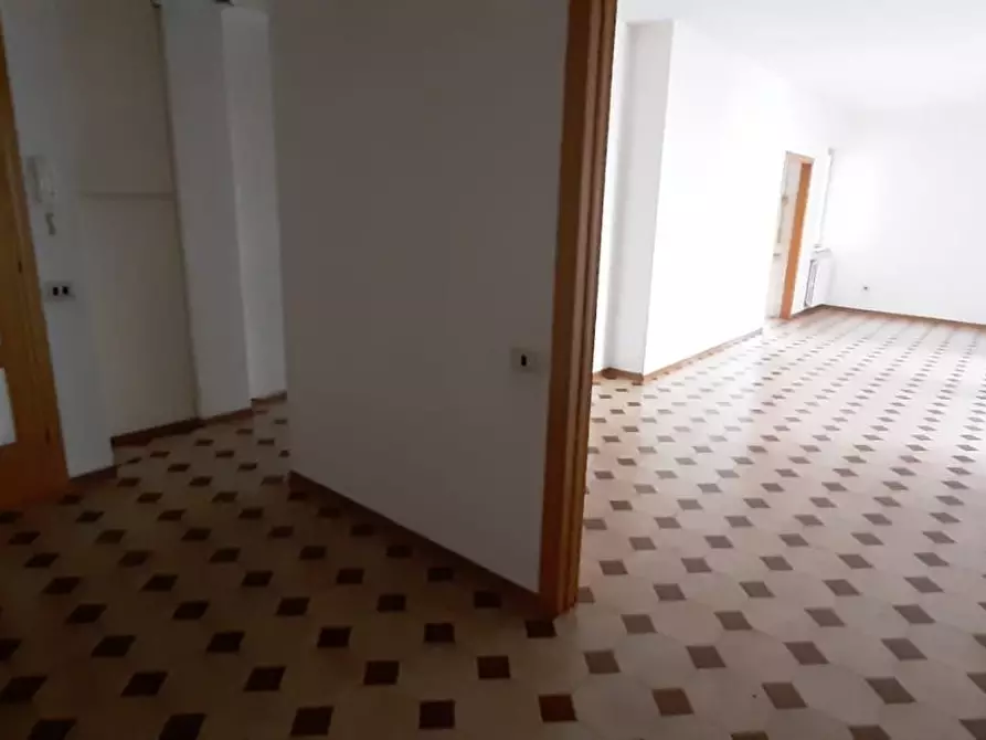 Immagine 4 di Appartamento in vendita  a Cecina