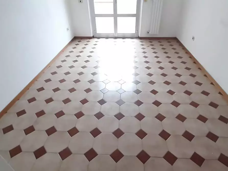 Immagine 10 di Appartamento in vendita  a Cecina