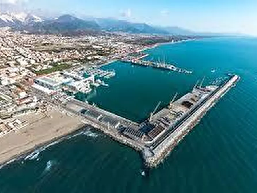 Immagine 19 di Porzione di casa in vendita  a Carrara