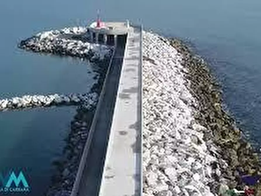 Immagine 17 di Porzione di casa in vendita  a Carrara