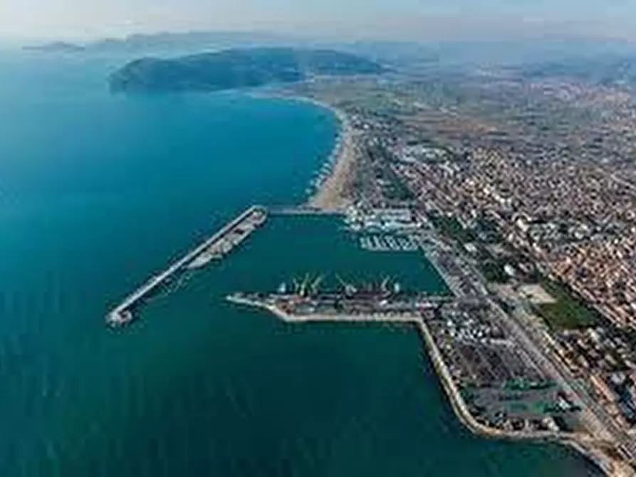 Immagine 22 di Porzione di casa in vendita  a Carrara