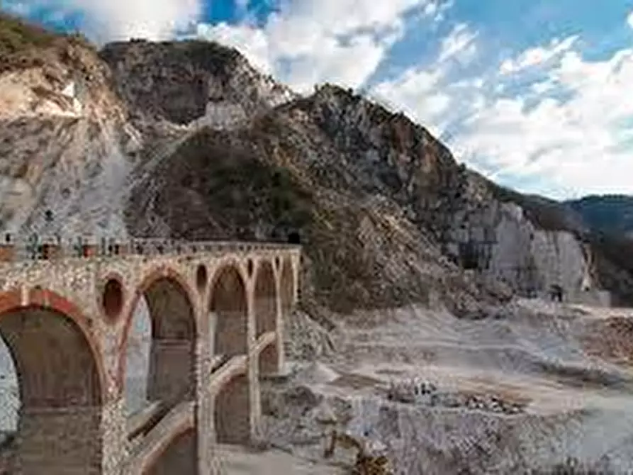 Immagine 20 di Porzione di casa in vendita  a Carrara