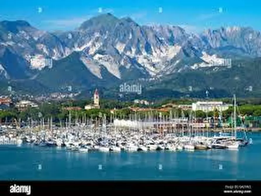 Immagine 13 di Porzione di casa in vendita  a Carrara