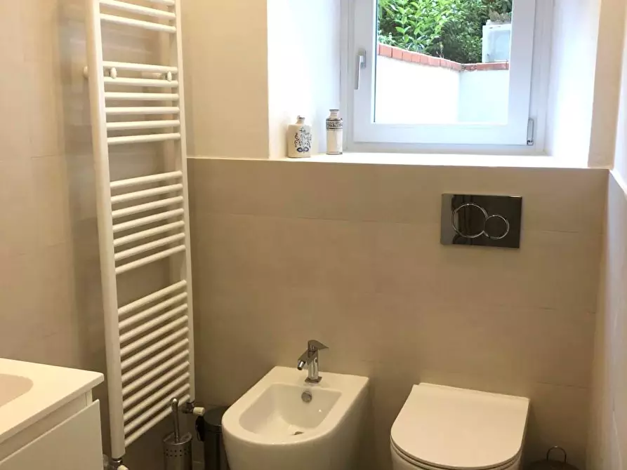 Immagine 9 di Porzione di casa in vendita  a Carrara