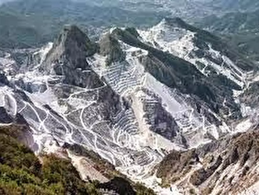 Immagine 23 di Porzione di casa in vendita  a Carrara