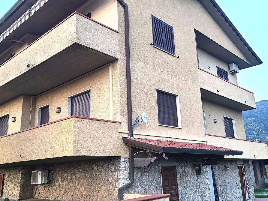 Immagine 1 di Casa semindipendente in vendita  a Pietrasanta