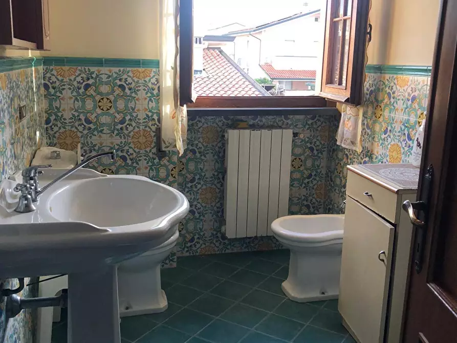 Immagine 4 di Casa bifamiliare in vendita  a Viareggio